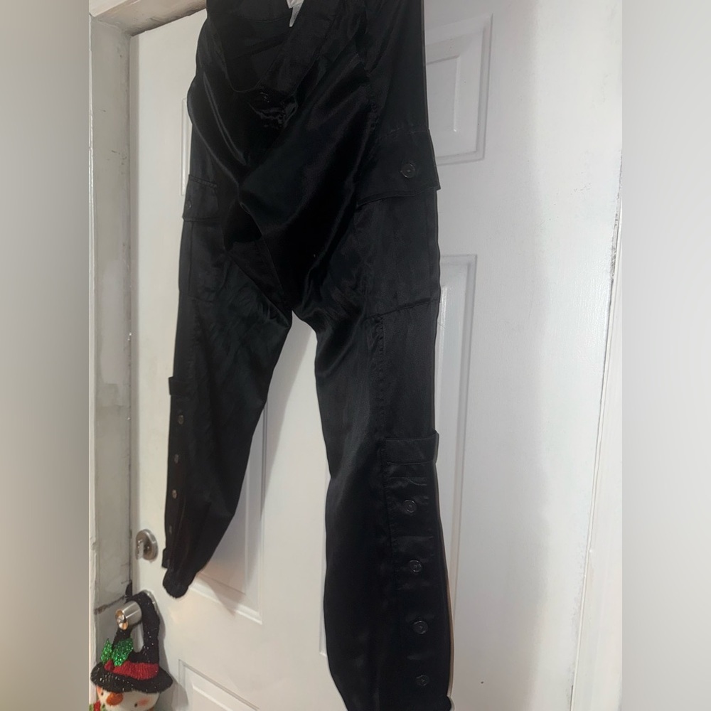 ✨ Chico’s Black Silk-Blend Cargo Jogger Pants Size 0.5 ✨ - Picture 5 of 16